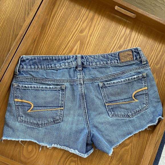 AEO Womens sz 10 Cuff Off Denim Shorts - Picture 6 of 9